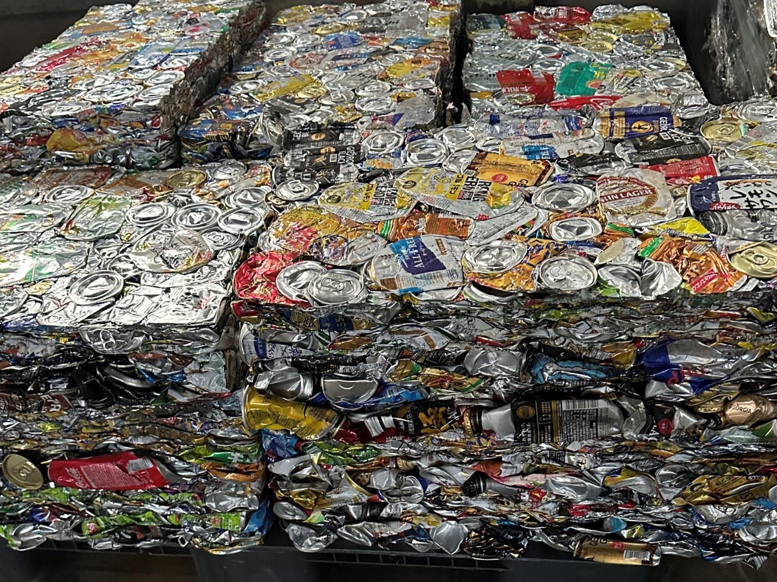 アルミ缶プレス